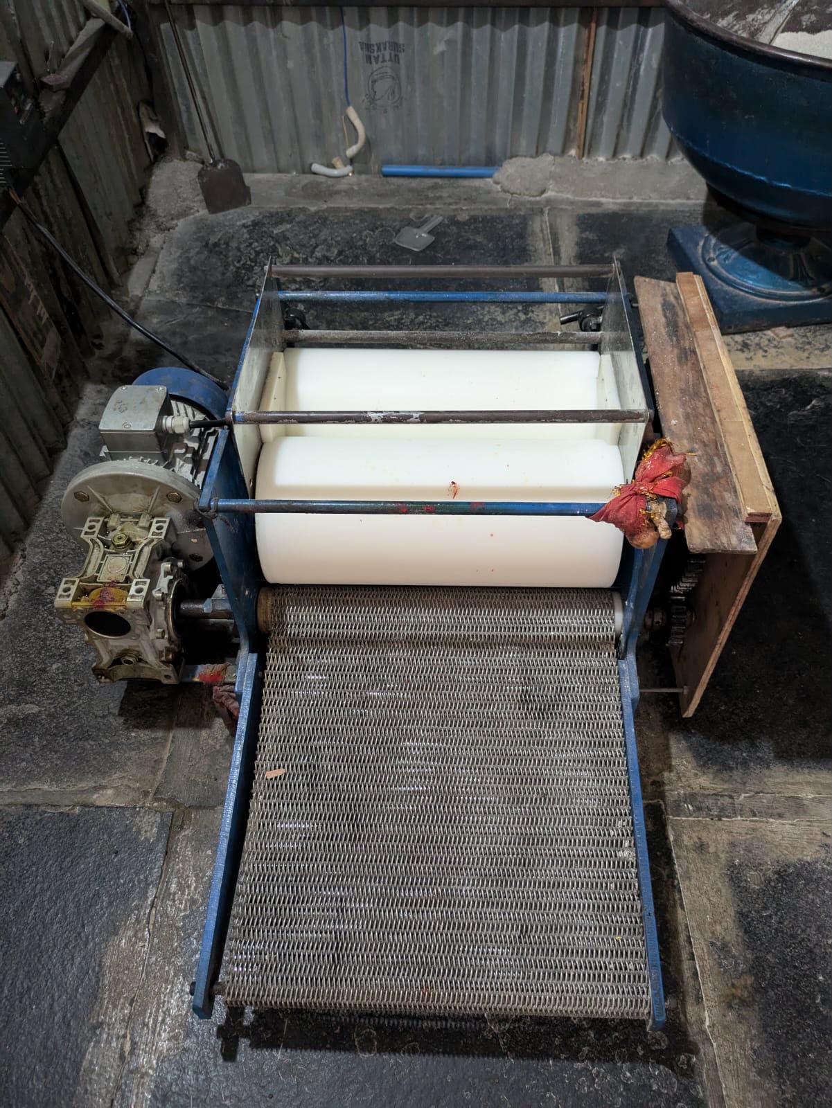 The roti conveyor — the heart of the unit.
